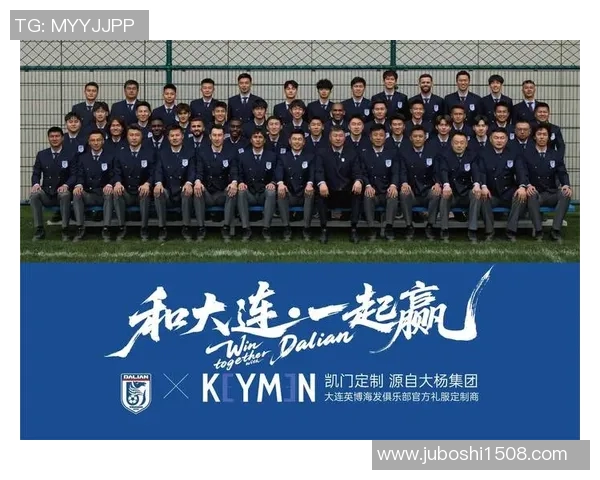 老牌足球巨星温情重聚经典合影再现绿茵岁月情怀