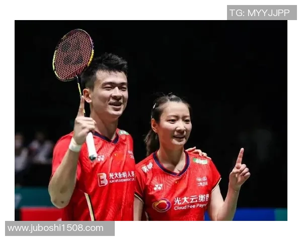 素人足球球星崛起记：从街头到赛场的传奇旅程